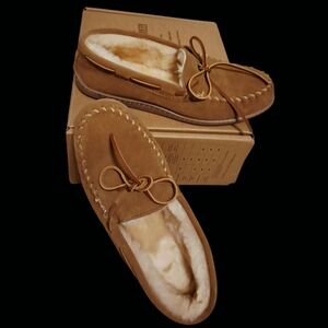 NEW MINNETONKA Hardsole Moccasins / Suede / Fur Lined / Size  9 1/2